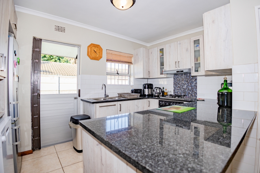 2 Bedroom Property for Sale in Oakglen Western Cape